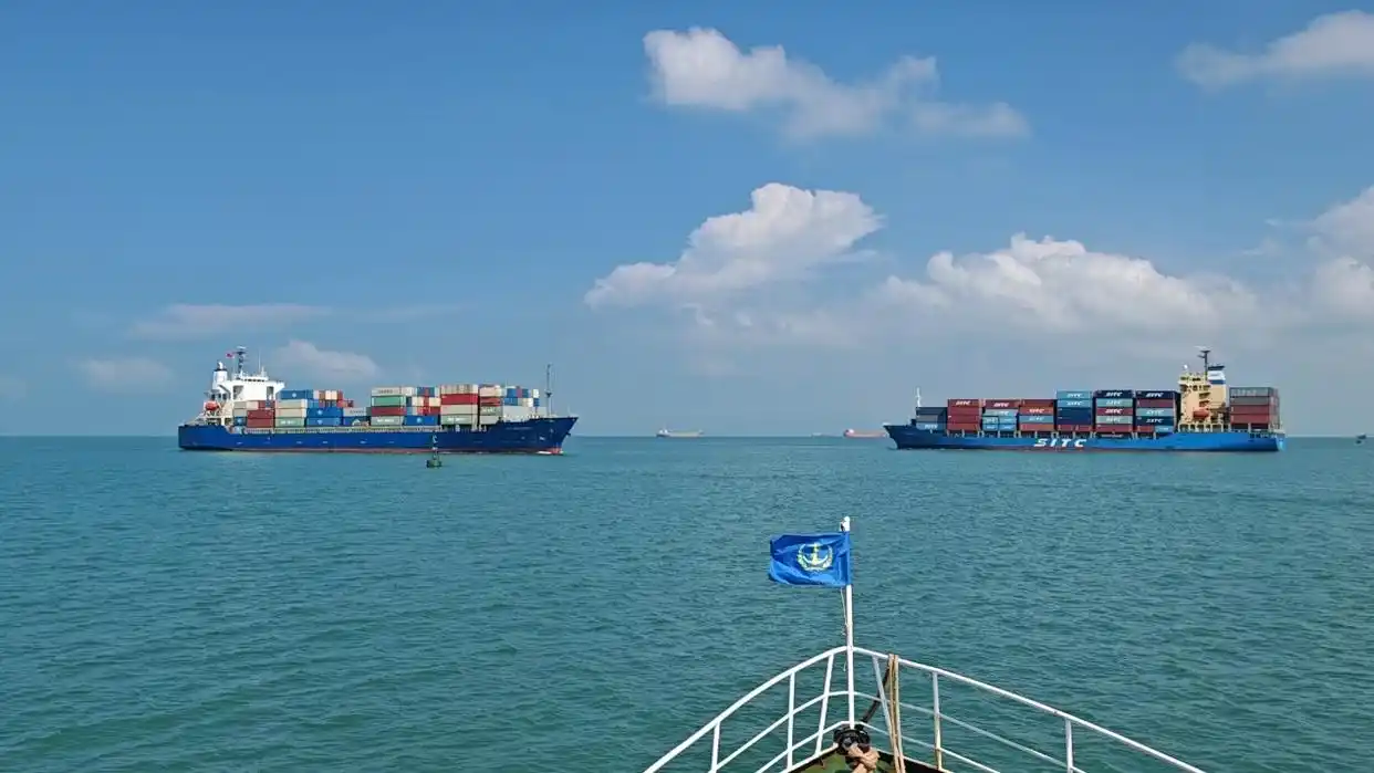 洋浦港实现万吨级船舶双向通航，货物周转效能显著提升