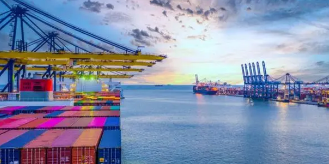 地中海西部港口拥挤，船舶被迫在海上期待